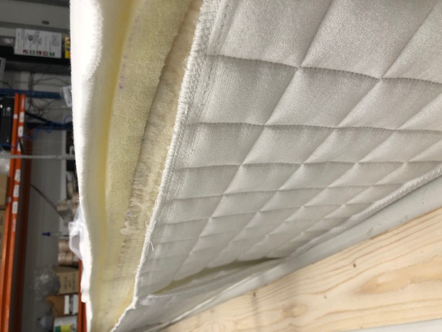 Doorsnede van een matras met lagen voor ondersteuning en comfort